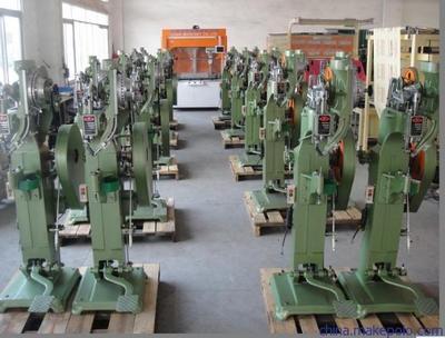 【供應鴻達HD-LH2008周轉(zhuǎn)箱鉚釘機】價格,廠家,圖片,鉚接機,東莞超聲波機械-